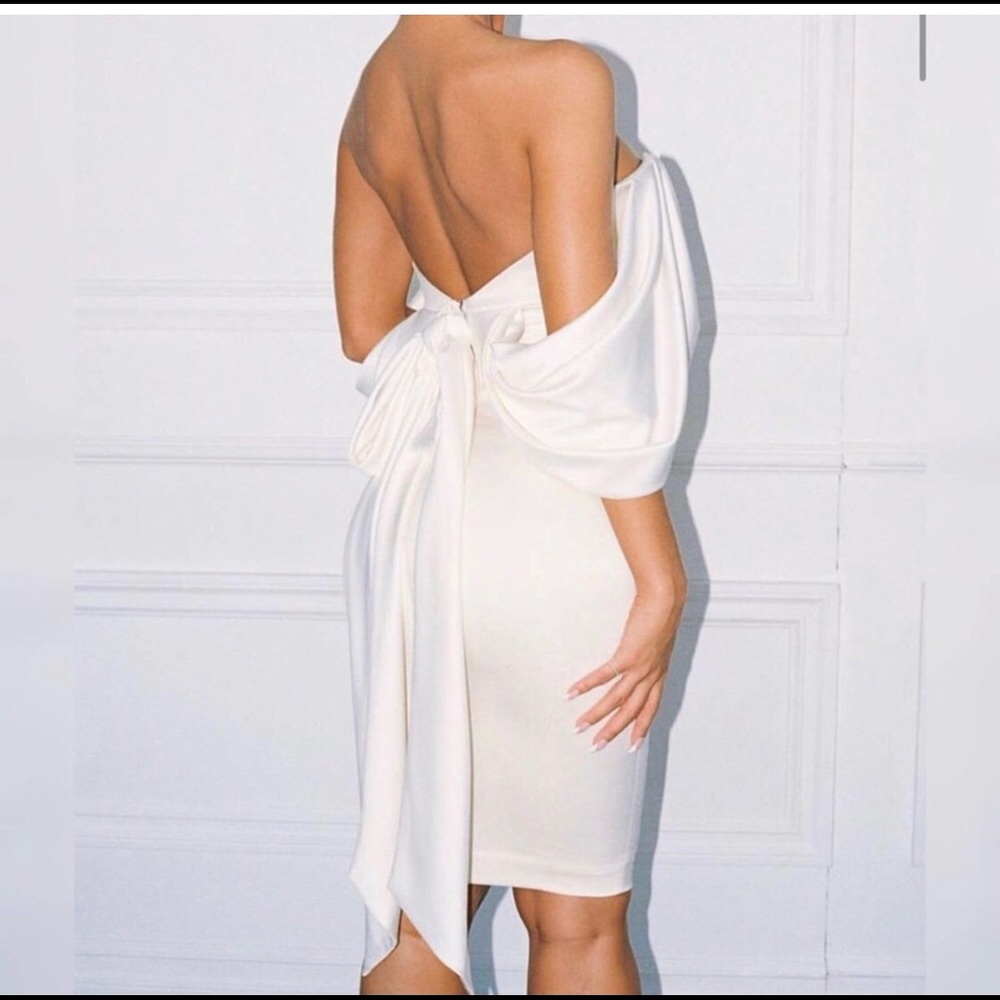 HOUSE OF CB/ Aisha Ivory Satin Strapless Dramatic Bow Off Shoulder Dress
